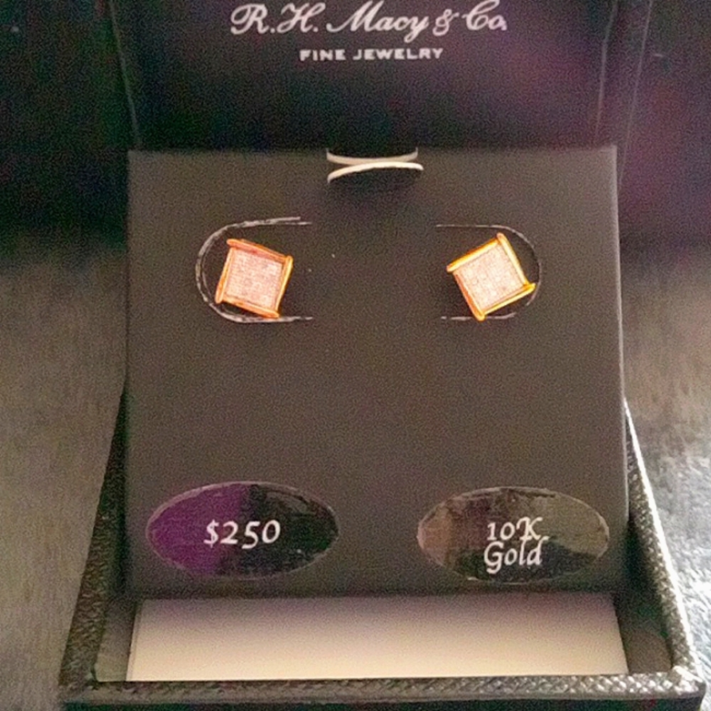 Macy & Co fine jewelry pierced ear diamond earrings in 10k gold. New with box